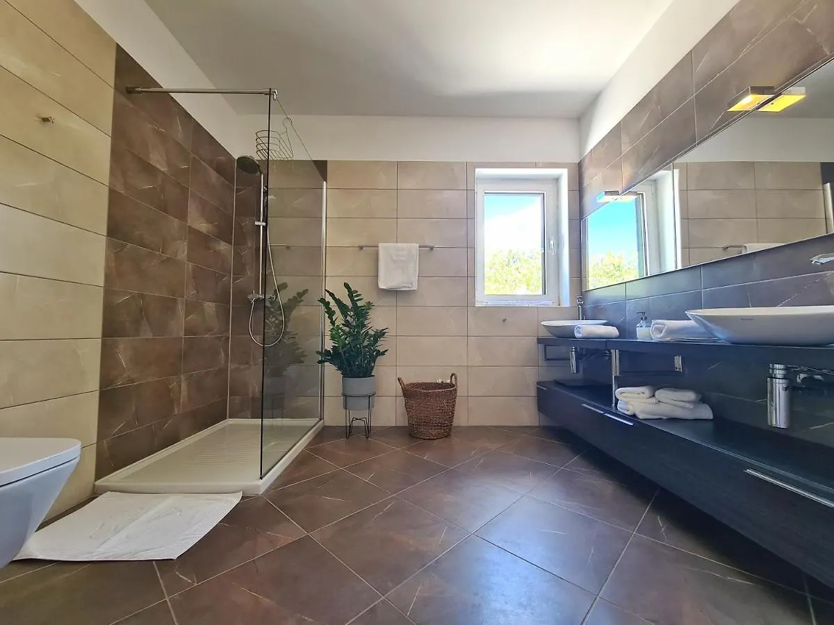 Spacious Villa With Pool, Indoor Jacuzzi And Sauna Near Porec Višnjan Chorvatsko