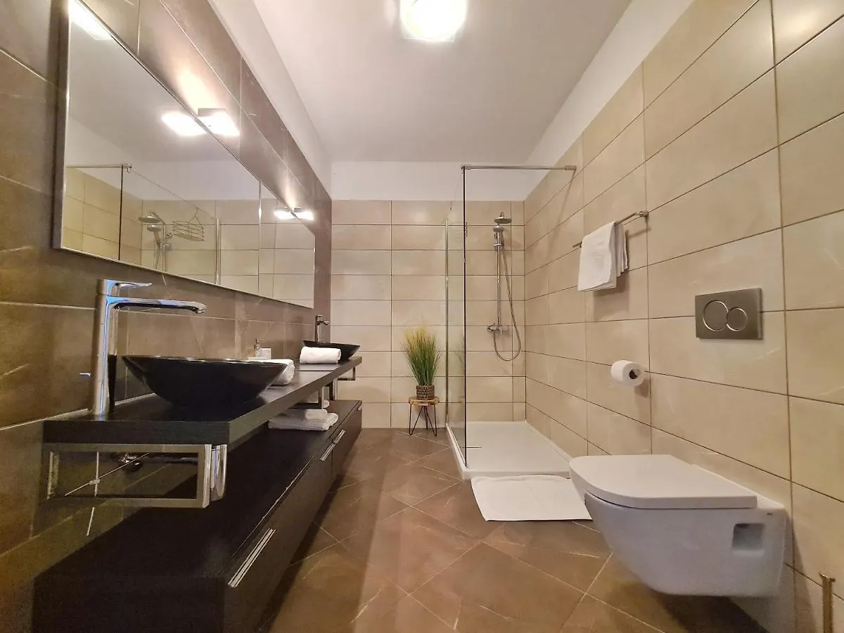 Spacious Villa With Pool, Indoor Jacuzzi And Sauna Near Porec Višnjan 0*,  Chorvatsko