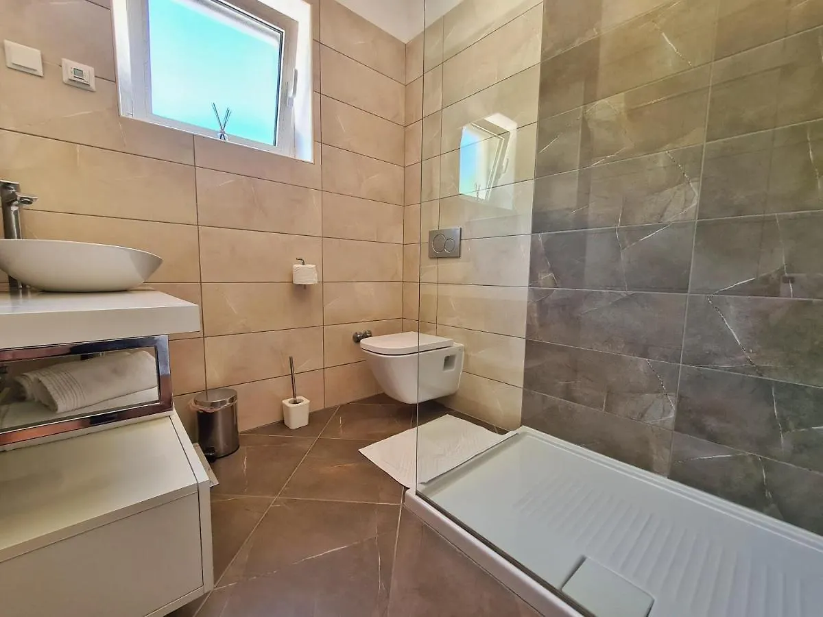 Spacious Villa With Pool, Indoor Jacuzzi And Sauna Near Porec Višnjan