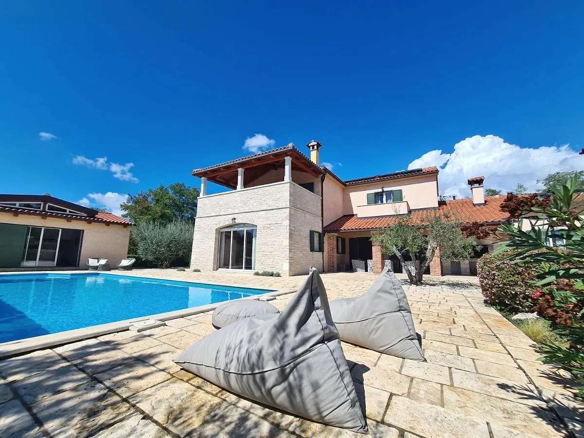 Spacious Villa With Pool, Indoor Jacuzzi And Sauna Near Porec Хорватия